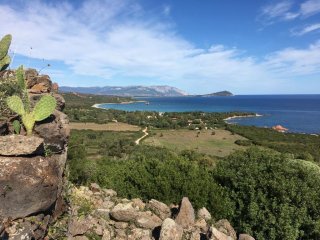 Traumhafte Aussicht auf die Küste von Sardinien