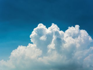 Die Wärme der Sonne, der Schatten der Wolken