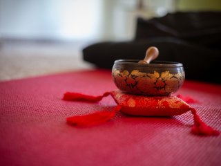 Fahren Sie herunter bei einer Meditation im Sathya Ayurveda Hotel