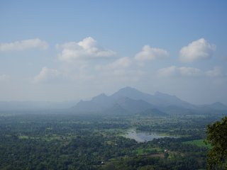 Ein weiter Blick über die Landschaft von Sri Lanka 