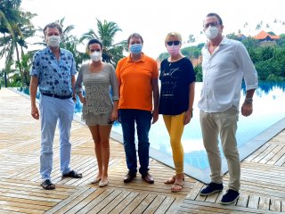 Markus Hegemann mit seiner Reisegruppe im Ayurvie Weligama nach der Wiedereröffnung in Sri Lanka.