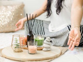 Eine Meditation mit ätherischen Ölen kann eine tiefgehende Wirkung entfalten