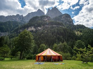 Der Vamos Sommerzirkus hält in vielen tollen Hotels in Europa!