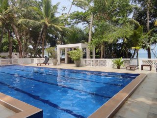 Egal ob im Pool oder im Meer, im Surya Lanka kann man sich schnell erfrischen.