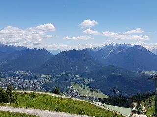 Im Sommer, so wie im Winter, Lech hat tolle Aussichten über die Täler und Gipfel zu bieten