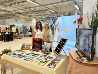 Der NEUE WEGE Stand auf der Yoga World München