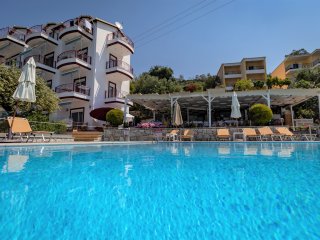Nach dem Frühstück ein Sprung in den Pool