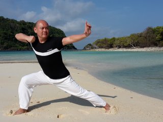NEUE WEGE Qi Gong Lehrer Awai Cheung