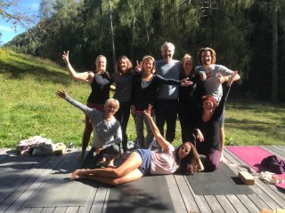 Strahlende Gesichter beim Yoga üben