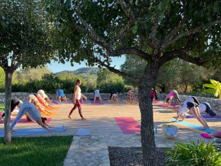 Üben Sie Yoga in der Sonne Mallorcas