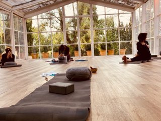 Die lichtdurchflutete Yoga-Shala