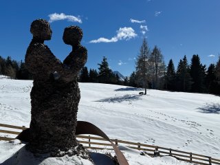 Spaziergang durch den frischen Schnee