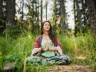 Meditatives Yoga im Grünen