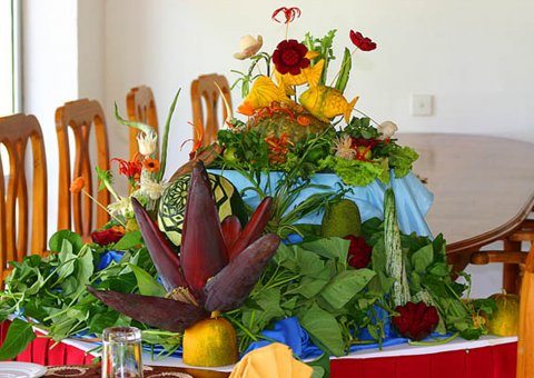 Bestaunen Sie das künstlerisch angelegte Buffet in der Lotus Villa