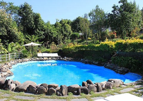 Erfrischen Sie sich in reinem Quellwasser im Pool
