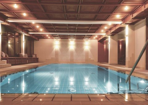 Entspannen Sie auf Ihrer Ayurveda-Reise am Indoor-Pool des Kunzmann´s Hotels