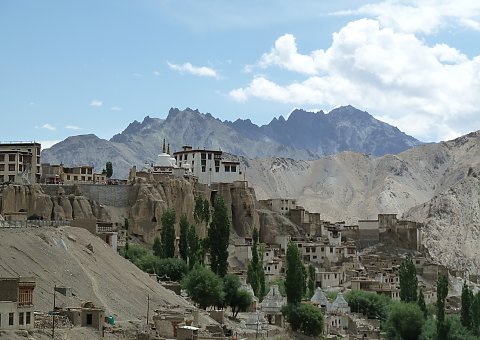 Besuchen Sie das Lamayuru Kloster in 3510 Meter Höhe