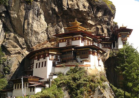 Das berühmte buddhistische Kloster Taktshang in 3120 Meter Höhe