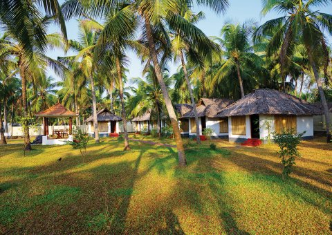 Die großen Zimmer des Meiveda Ayurveda Resort im Schatten der Indischen Sonne