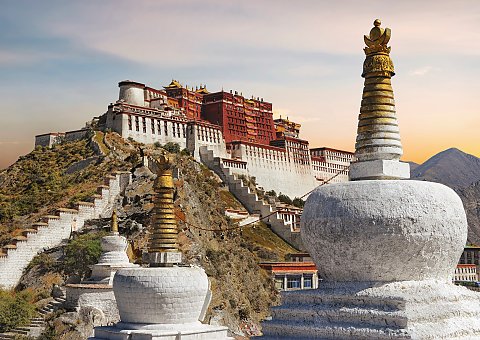 Ein majestätischer Anblick auf den Potala Palast in Lhasa