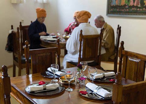 Gemütliches Zusammensein im Restaurant des Ayurveda Gardens