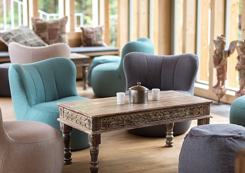 Der Loungebereich im Ayurveda Gesundheits- und Kurzentrum lädt zum Plausch ein