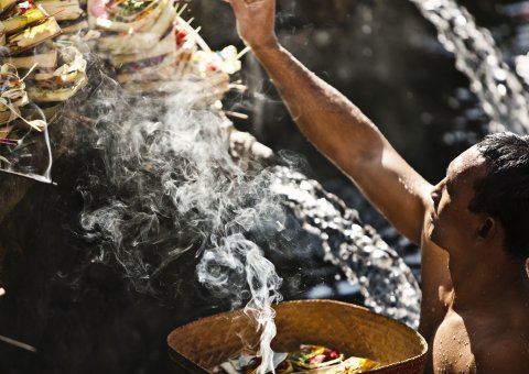 Lernen Sie während Ihrer Reise nach Bali verschiedene einheimische Rituale kennen