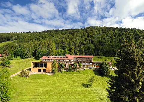 Familie Meyer begrüßt Sie ganz herzlich im Bio-Berghotel Ifenblick