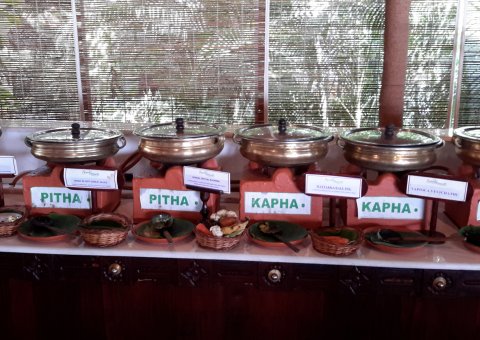 Ein Ayurvedisches Buffet nach verschiedenen Dosha Typen erwartet Sie im Manaltheeram