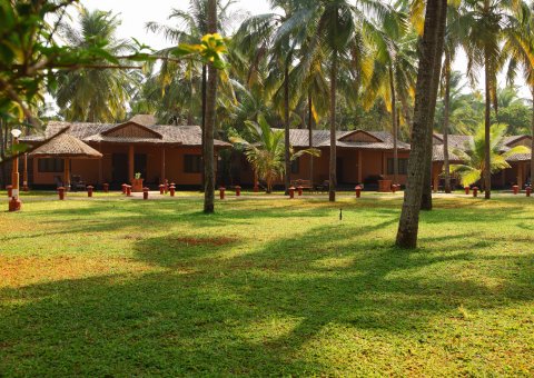 Im Sitaram gibt es insgesamt 12 Cottages die sich in einem tropischen Garten verteilen