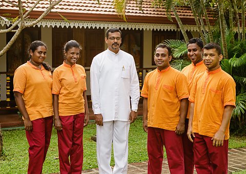 Bei dem kompetenten und liebevollen Ayurveda Team rund um Dr. Upul sind Sie in besten Händen