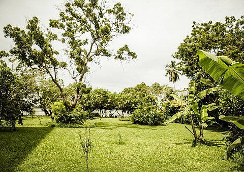 Finden Sie Ihre innere Ruhe auf Spaziergängen durch den weitläufigen Garten des Thaulle Resorts