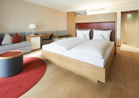 Die modernen Zimmer im Bora HotSpaResort laden zum Wohlfühlen ein