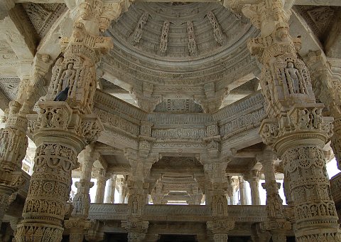 Der Ranakpur Jain Tempel im indischen Distrikt Pali