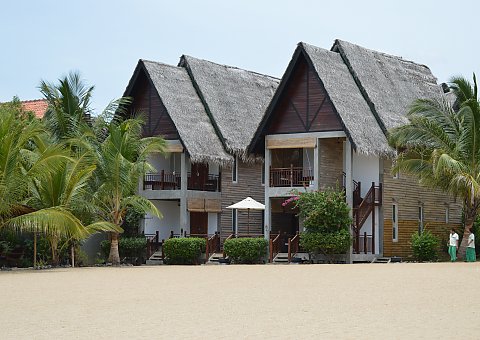 Die Zimmer liegen direkt am Strand und verfügen über einen Blick auf das Meer im Maalu Mallu