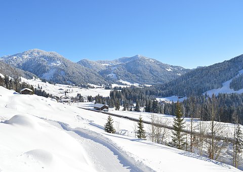 Die verschneite Aussicht im Allgäu 