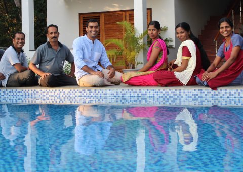 Das herzliche Team des Cliff View Ayurveda Retreats in Kerala kümmert sich während Ihrer Ayurveda Kur um Ihr Wohlbefinden.
