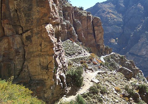 Der Karnali Canyon im Limi Tal Nepals versprüht während Ihrer Trekking Reise einen Hauch von Grand Canyon Flair