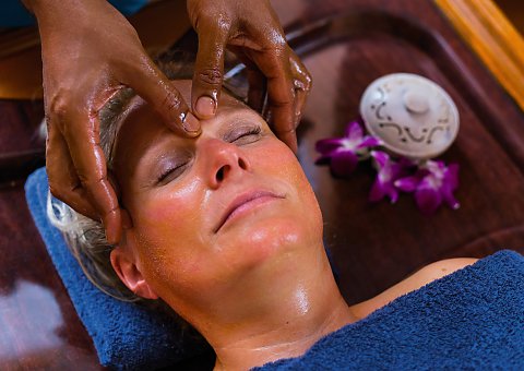 Während Ihrer Ayurveda Kur erhalten Sie wohltuende Massagen mit ayurvedischen Ölen