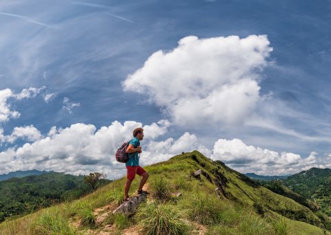 Spektakuläres Panorama vom Ella Rock auf Sri Lanka