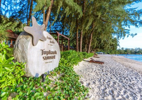 Das Tup Kaek liegt direkt am Meer von Krabi