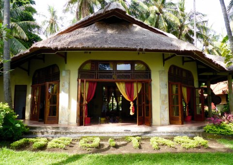 Erholen Sie sich von dem Alltagsstress und meditieren Sie in der Meditationshalle des Mandalas auf Bali 