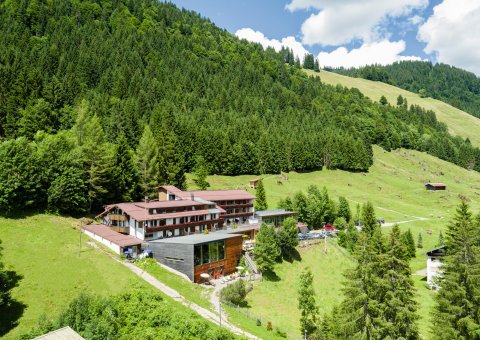 Erholen Sie sich in der idyllischen Landschaft des Allgäus im Bio-Berghotel Ifenblick