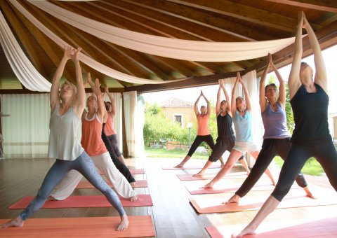 Mit morgendlichen Yoga-Einheiten starten Sie frisch und ausgeglichen in den Tag.