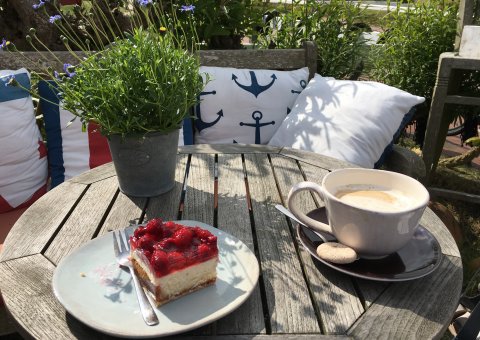 Bei Kaffee und Kuchen lässt es sich auf Baltrum am besten Entspannen