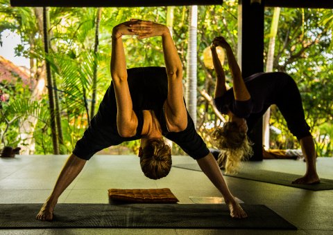 Auch Yoga Stunden im Zen Resort laden zur Entspannung ein