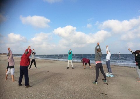 Yogaeinheiten mit Blick auf das Meer - auf Baltrum ist das möglich