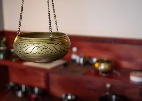 Bei Stirngüssen während der Ayurveda Kur erholen