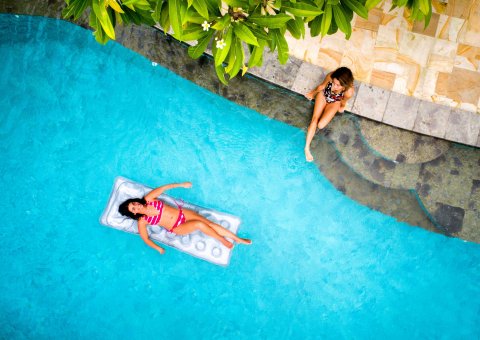 Der Blick auf den Pool von oben