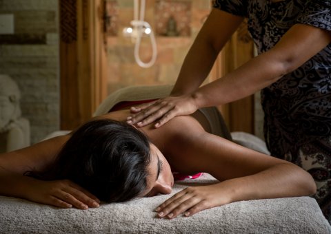 Bei einer Massage im Sun Suko den Tag Revue passieren lassen